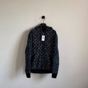 LV 渲染滿印外套