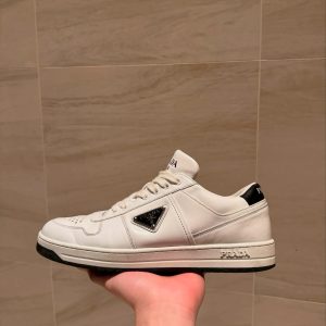 Prada 三角標小白鞋